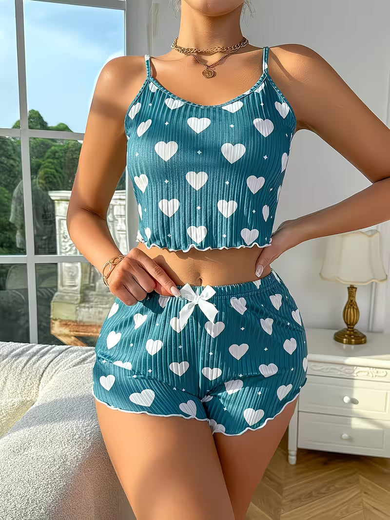 A Set Featuring a Heart-Patterned Camisole And Elastic Bow-Decorated Shorts